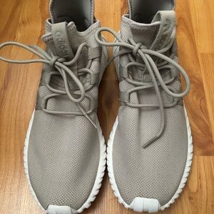 Women’s Adidas sneakers